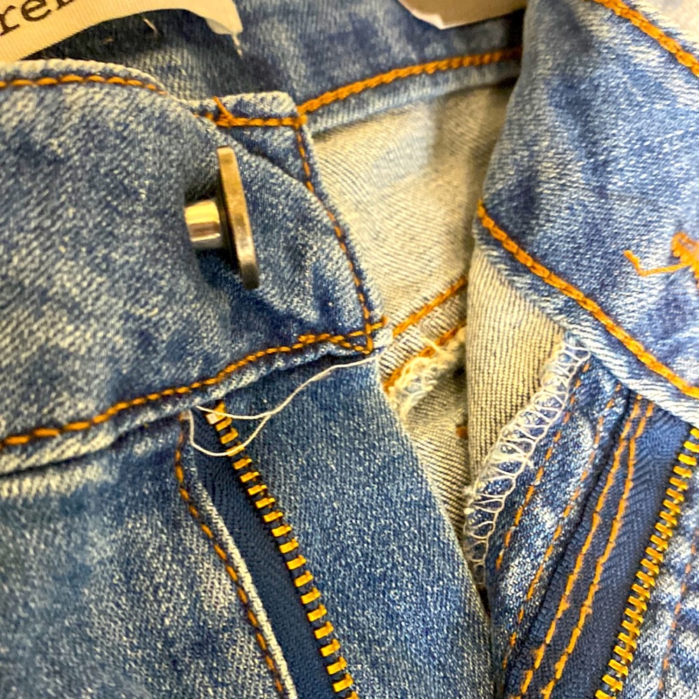 Refuge Boyfriend Distressed Jeans NWT - Picture 5 of 16